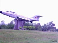 USAF 57-398 - McDonnell F-101B-95-MC Voodoo � Royal Canadian Air Force 101051 en 1970/71. Expos� � Thetford-Mines, Qu�bec, Canada avec le num�ro de s�rie RCAF 101051.